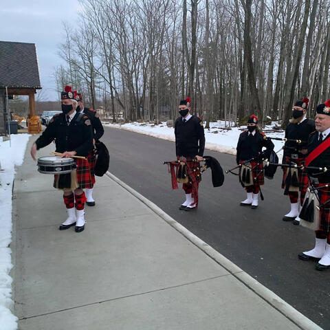 Hospice Huronia Performance
Dec.2020 band plays a COVID-safe performance 